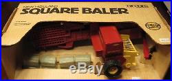 1/16 Ertl New Holland Square Baler With Bales