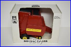 1/16 New Holland 660 Round Baler new in Box by Scale Models
