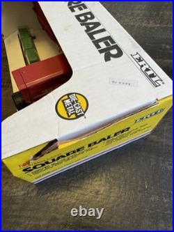 1/16 New Holland Square Hay Baler