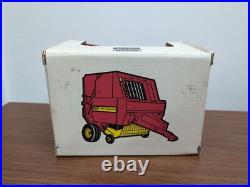 1/16 Scale Models New Holland 660 Round Baler WithBox