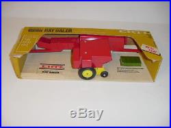 1/16 Vintage New Holland Hay Baler WithBales by ERTL (1968) WithBox