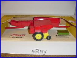 1/16 Vintage New Holland Hay Baler WithBales by ERTL (1968) WithBox