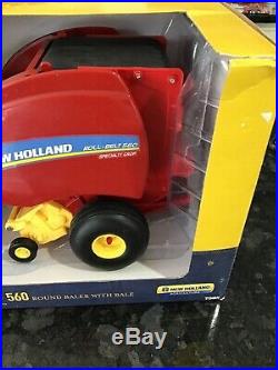 1/16th New Holland 560 Round Baler with Bale