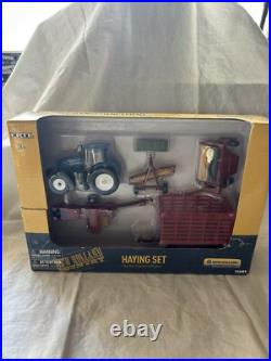 1/64 Ertl New Holland Haying Set T7.270 Square Baler Haybine Rake