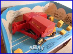 BRITAINS FARM 9556 Hay baler red New Holland TRACTOR ACCESSORY STRAW WINDOW BOX