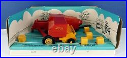 Britains 9556 Farm Tractor Implements New Holland 376 Hay Baler  Mint & Boxed