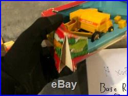 Britains Farm Models 9556 New Holland Yellow Baler Boxed Rainbow Box 1.32 Rare