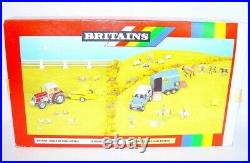 Britains Ltd 132 MASSEY FERGUSON 3680 TRACTOR & NEW HOLLAND BALER + Figures MIB