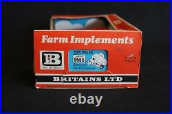 Britains New Holland Hay Baler 376 132 #9556 (1960's) (J&KvW)