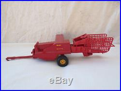 ERTL 1/16 SCALE NEW HOLLAND 311 SQUARE BALER with BALE THROWER FARM TOY