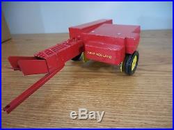 Ertl 1/16 New Holland Baler 316 Vintage Farm Toy Collectible