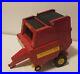 Ertl-116-New-Holland-660-Round-Bailer-With-Bail-01-nmrg