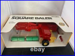 Ertl 1986 New Holland Square Baler #318 Ertl 1/16 Scale In Original Packaging