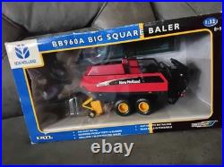 Ertl New Holland BB960A Big Square Baler Includes 3 Bales Ertl New Holland BB960A Big Square Baler Includes 3 Bales