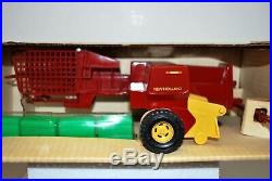 Ertl New Holland Square Baler, 1/16 Scale, Pressed Steel, #318 1986 USA