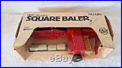 Ertl New Holland Square Baler W Bales 1/16 Scale Die-cast Metal Orig Box