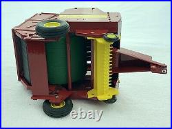 Ertl Scale Models 1/16 New Holland 660 Round Auto Baler With Bale Near Mint