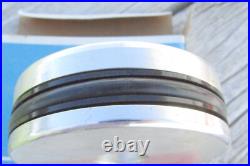 Ford New Holland Piston 9620251 OEM Part NOS Discontinued Part Bale Wagon Baler Ford New Holland Piston 9620251 OEM Part NOS Discontinued Part Bale Wagon Baler