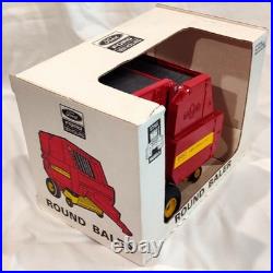 New Holland 1/16 660 Round Baler Parts Mart 1991 New Holland 1/16 660 Round Baler Parts Mart 1991