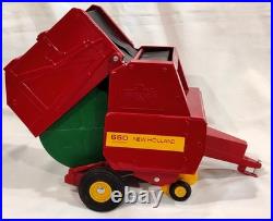 New Holland 1/16 660 Round Baler Parts Mart 1991