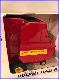New Holland 660 Round Baler By Scale Models 1/16th Scale