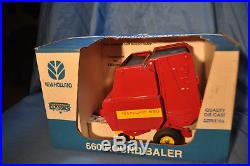 New Holland 660 tractor hay baler 1/16diecast vintage farm equipment collectible