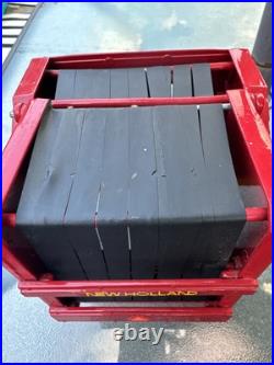 New Holland 664 Round Hay Baler With Bale 1/16 Scale