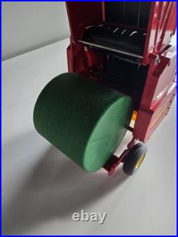 New Holland 664 Round Hay Baler With Bale 1/16 Scale in great shape