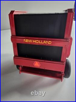 New Holland 664 Round Hay Baler With Bale 1/16 Scale in great shape