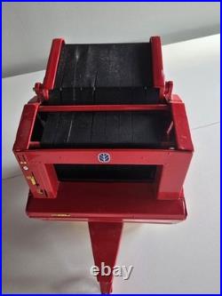 New Holland 664 Round Hay Baler With Bale 1/16 Scale in great shape