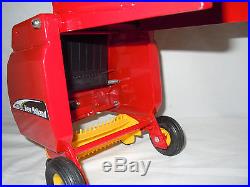 New Holland BR780 Round Baler By Scale Models Mint Condition 1/16th Scale