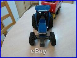 Nice 1/16 Spec Cast Ford 8770 Tractor w. Ertl New Holland BB9060 L. Square Baler