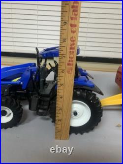 Tomy Big Farm 116 New Holland T7.270 Tractor with Loader & Roll-belt 560 Baler Tomy Big Farm 116 New Holland T7.270 Tractor with Loader & Roll-belt 560 Baler