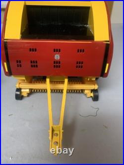 Tomy Big Farm 116 New Holland T7.270 Tractor with Loader & Roll-belt 560 Baler Tomy Big Farm 116 New Holland T7.270 Tractor with Loader & Roll-belt 560 Baler