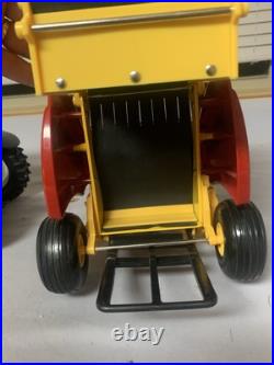 Tomy Big Farm 116 New Holland T7.270 Tractor with Loader & Roll-belt 560 Baler Tomy Big Farm 116 New Holland T7.270 Tractor with Loader & Roll-belt 560 Baler