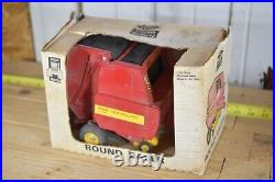 VINTAGE 1/16 FORD NEW HOLLAND 660 ROUND BALER WithBOX! 1991 SCALE MODELS