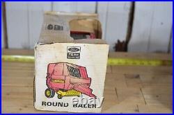 VINTAGE 1/16 FORD NEW HOLLAND 660 ROUND BALER WithBOX! 1991 SCALE MODELS