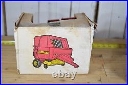 VINTAGE 1/16 FORD NEW HOLLAND 660 ROUND BALER WithBOX! 1991 SCALE MODELS