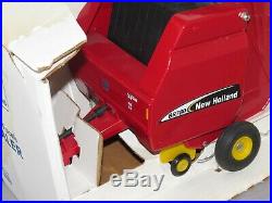 Vintage New Holland BR780 Round Baler By Scale Models 116 Scale NIB toy tractor